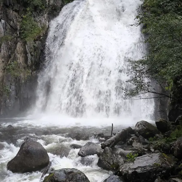 Водопад Корбу на Алтае